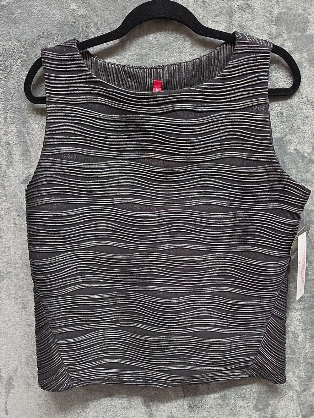 Wave-Textured Sleeveless Dressy Tank Top in Black and Silver sz XL